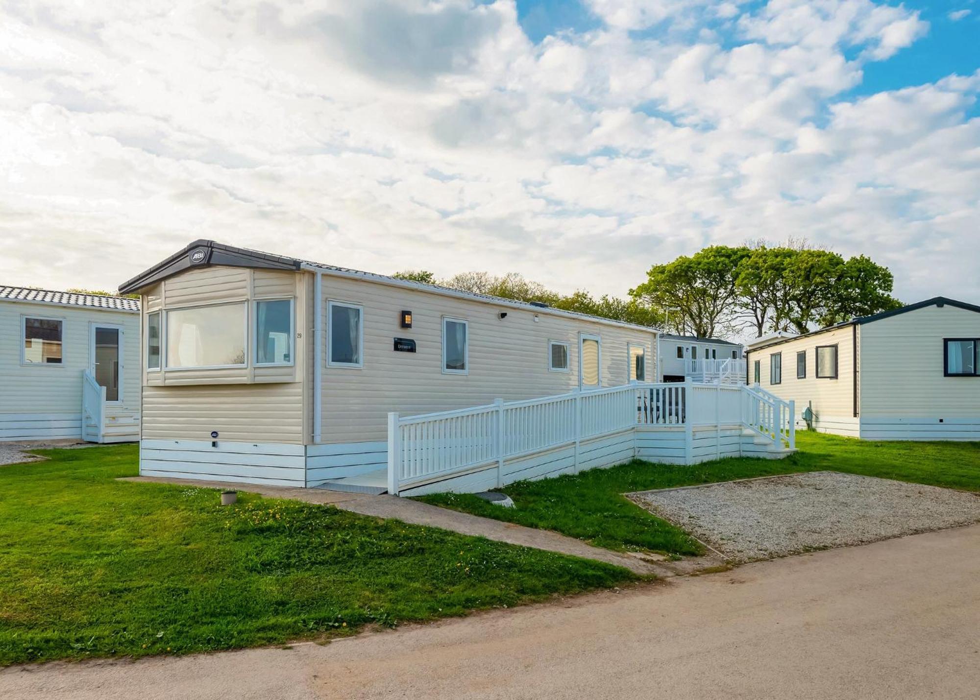 Meadow Lakes Holiday Park St Austell Exteriör bild