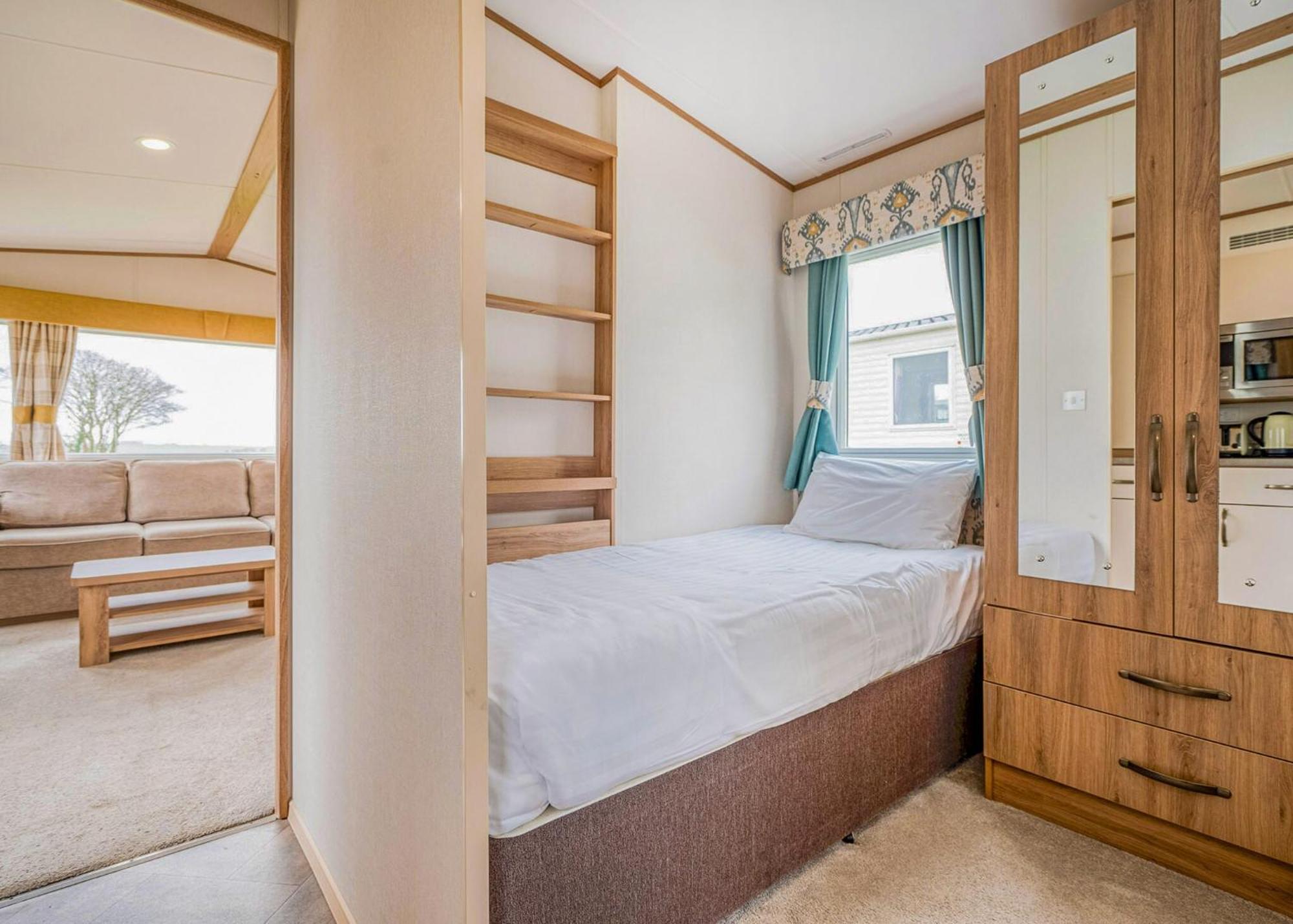 Meadow Lakes Holiday Park St Austell Rum bild