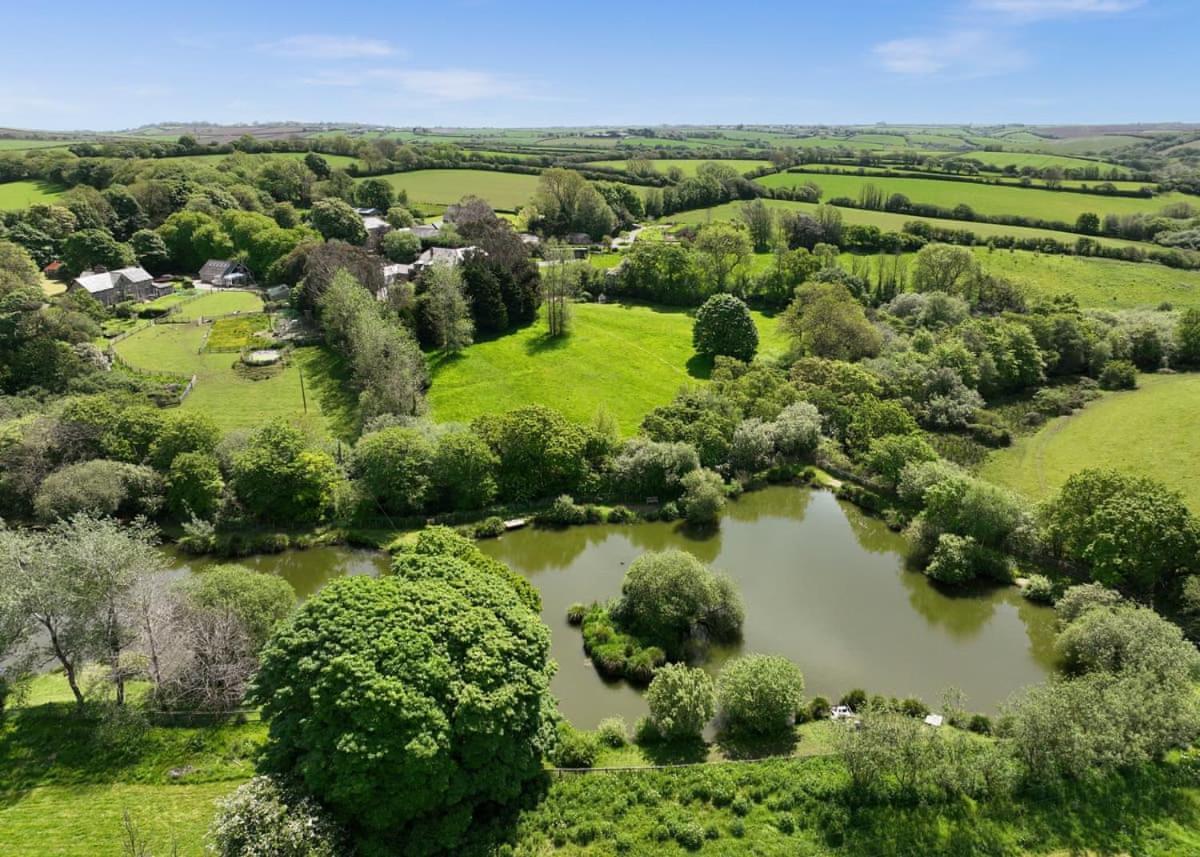 Meadow Lakes Holiday Park St Austell Exteriör bild