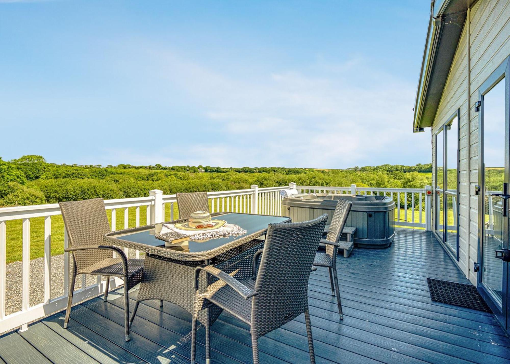 Meadow Lakes Holiday Park St Austell Exteriör bild